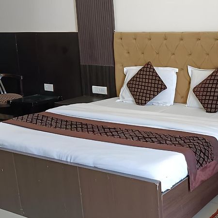 Hotel Shree Kanta Γκουργκάον Εξωτερικό φωτογραφία