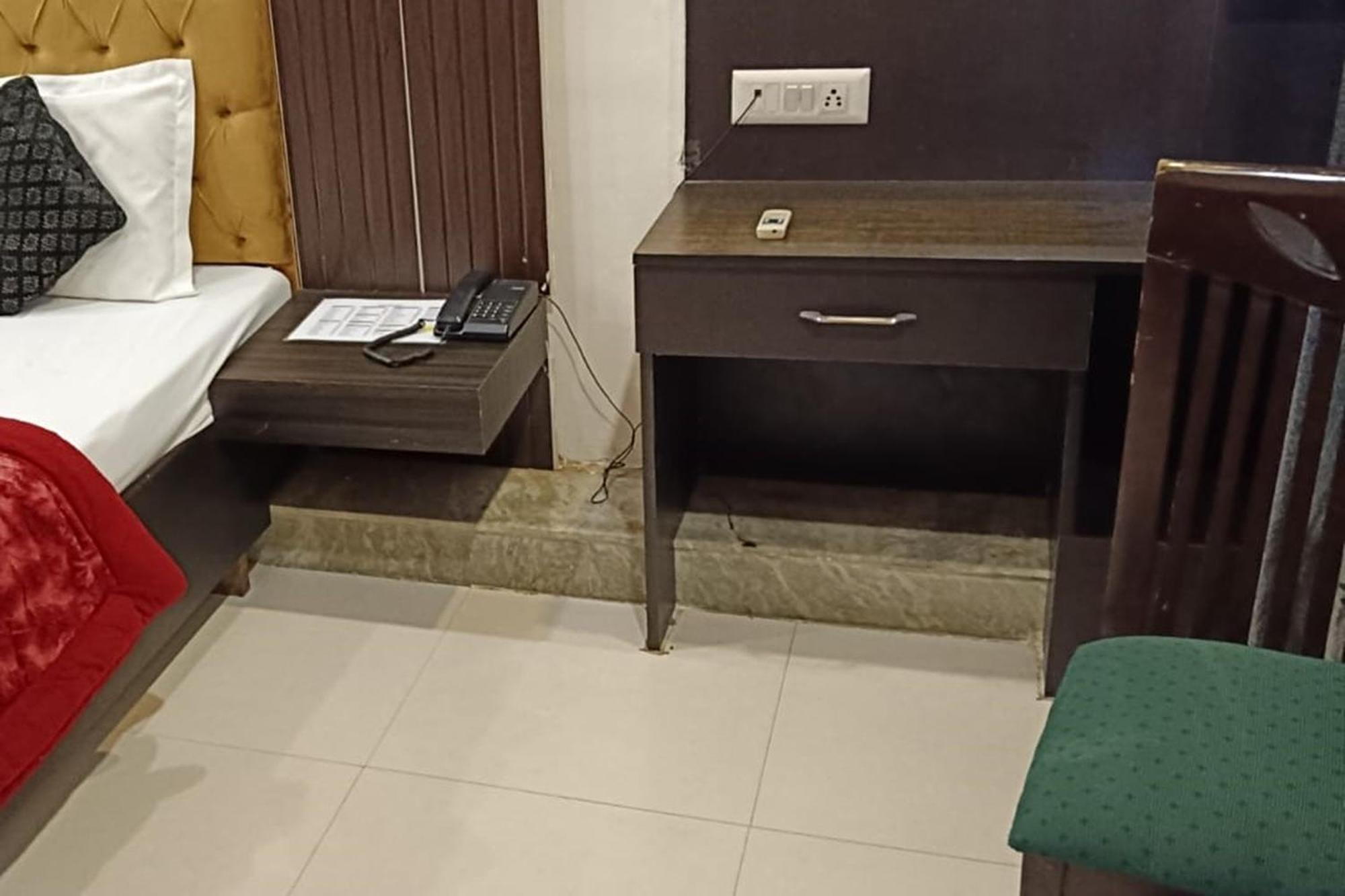 Hotel Shree Kanta Γκουργκάον Εξωτερικό φωτογραφία