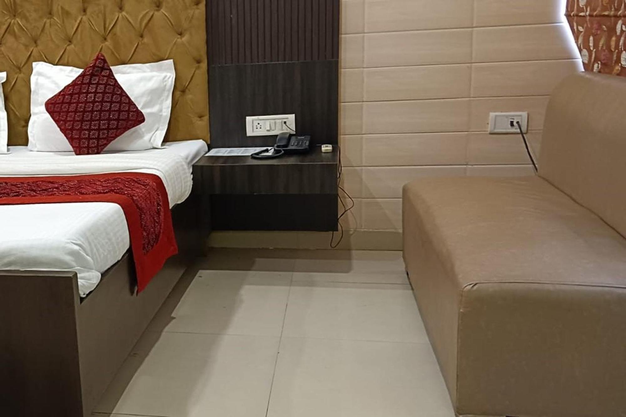 Hotel Shree Kanta Γκουργκάον Εξωτερικό φωτογραφία