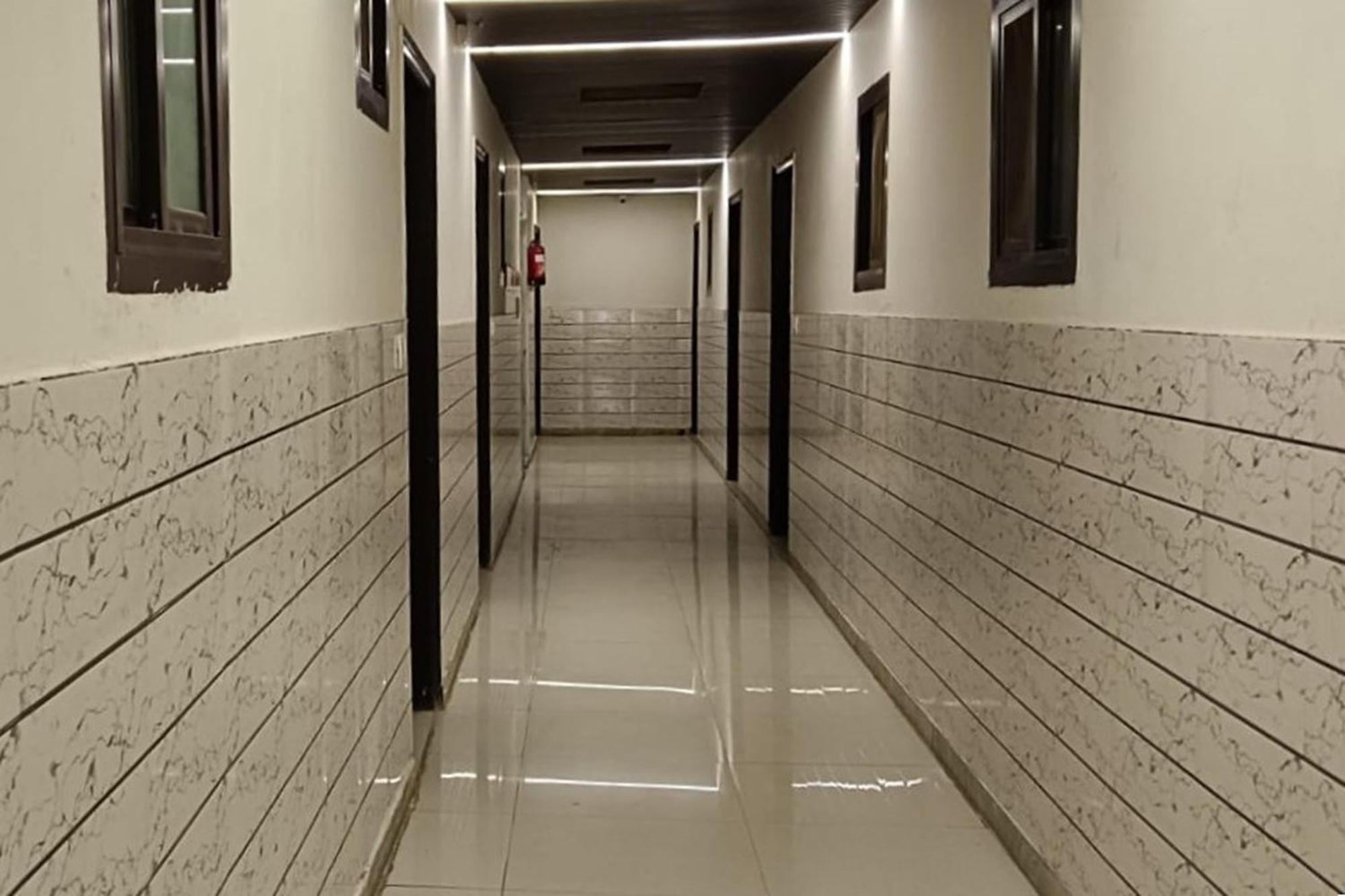 Hotel Shree Kanta Γκουργκάον Εξωτερικό φωτογραφία